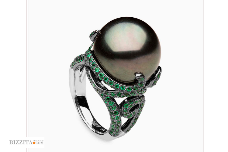 Pearl Jewelry Yoko London Emerald Ring Bizzita JewelryBlog.2