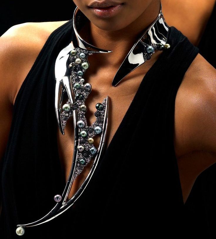 Ethereal Rhapsody necklace by Reena AhluwaliaTahitian pearls black diamonds white diamonds 18 K white gold. Winner of Tahitian P