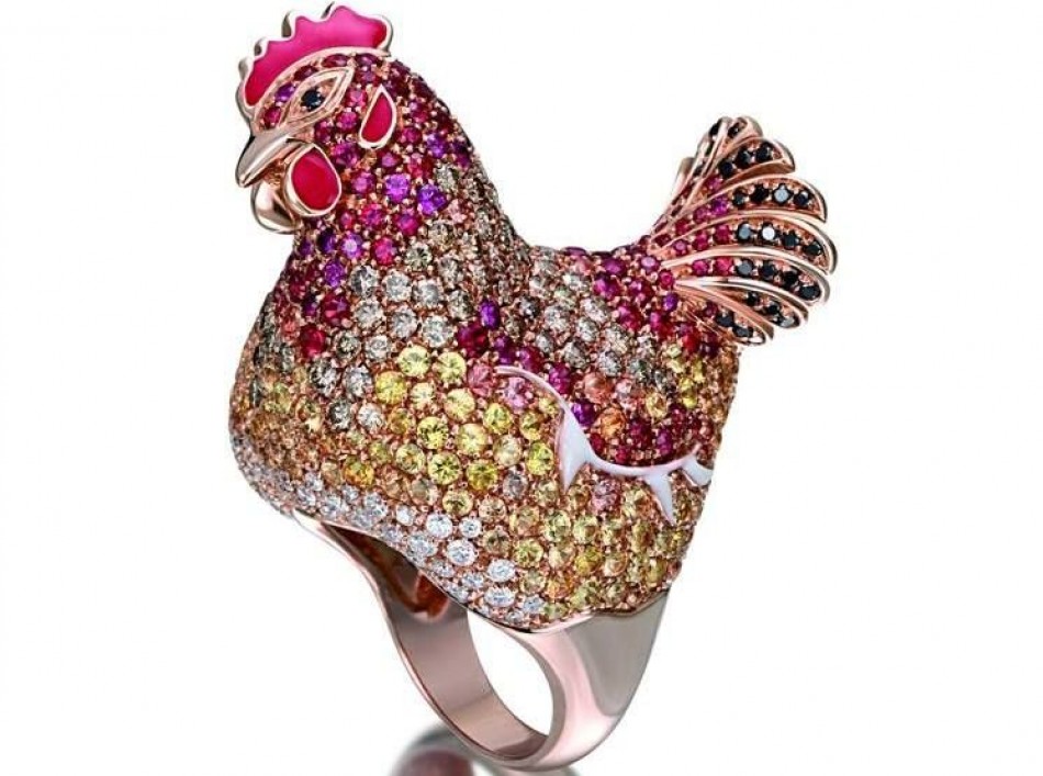 A chicken as a ring? Oh yes! 